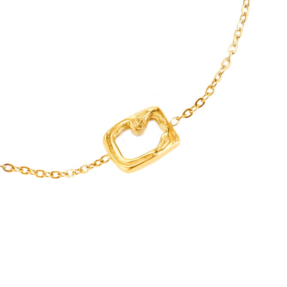 Framed Pearl Armband