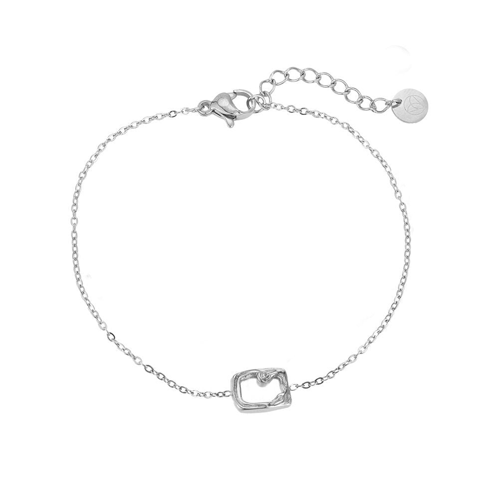 Framed Pearl Armband