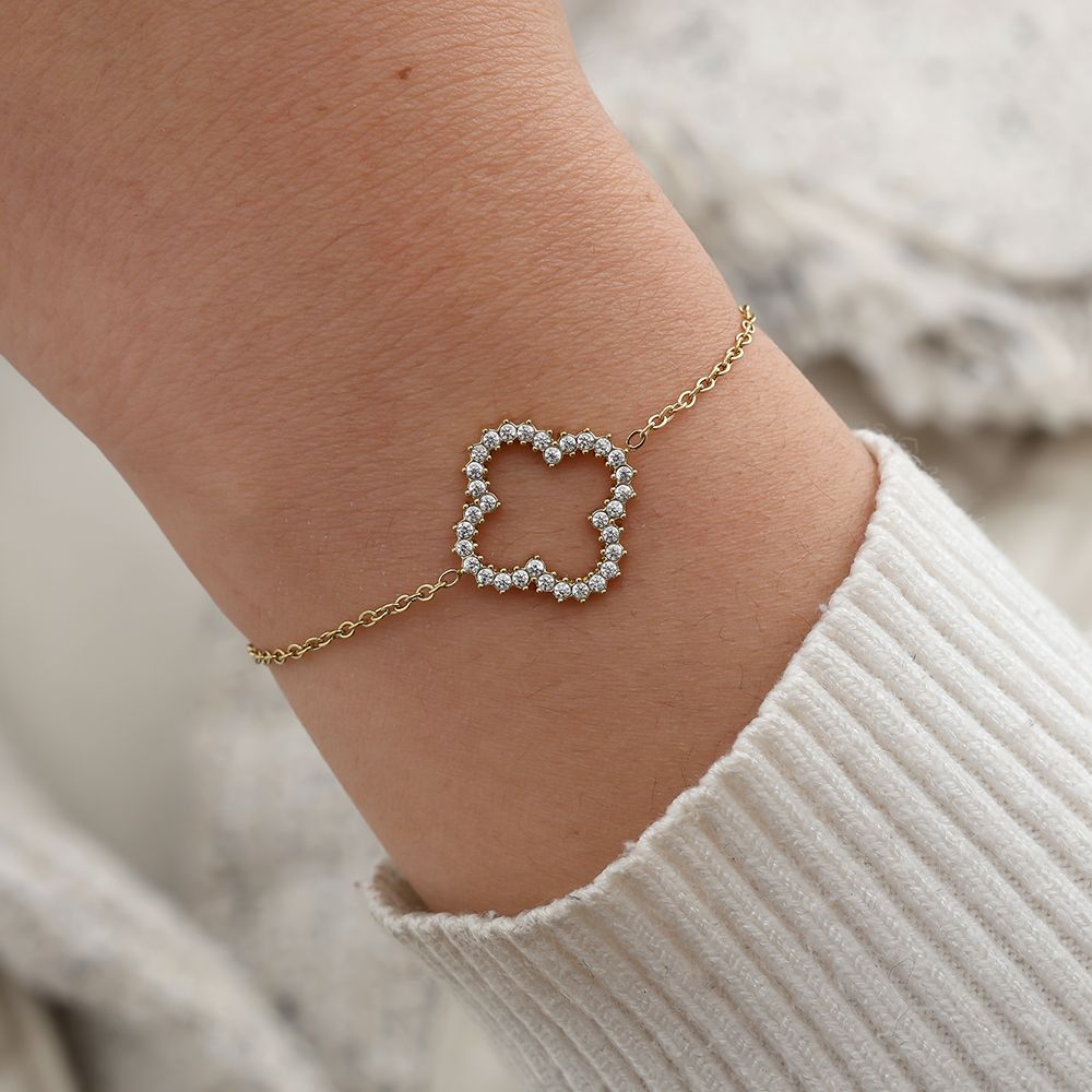 Hollow Lucky Flower Diamond Armband